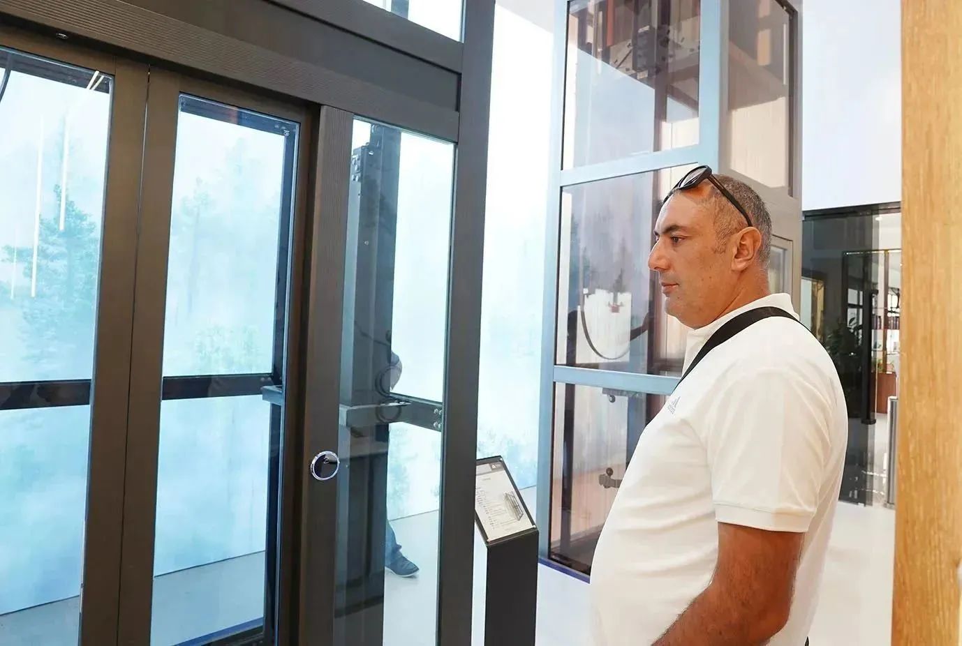 塔吉克斯坦考察交流团参访法立奥电梯