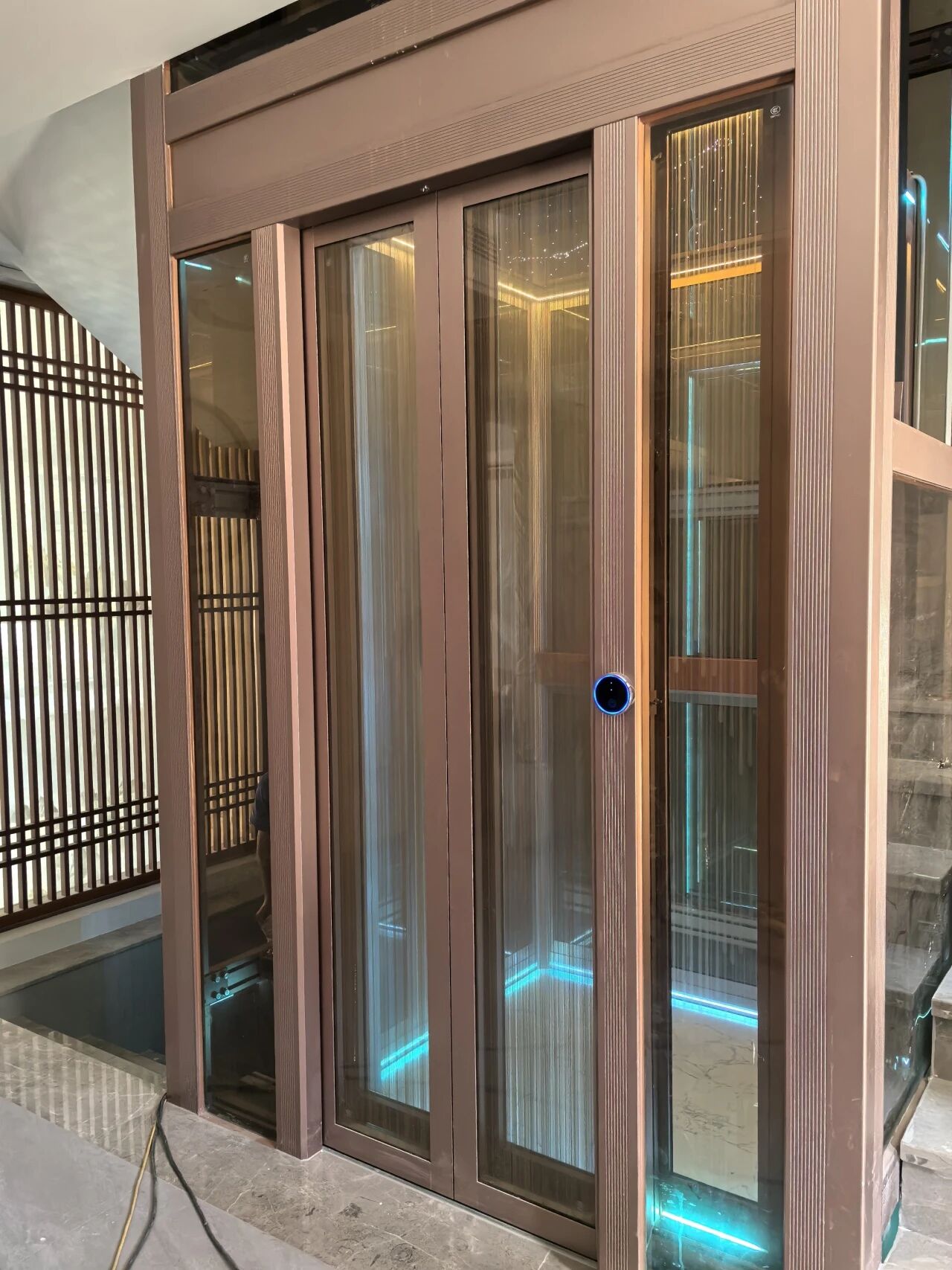 现代简约别墅电梯