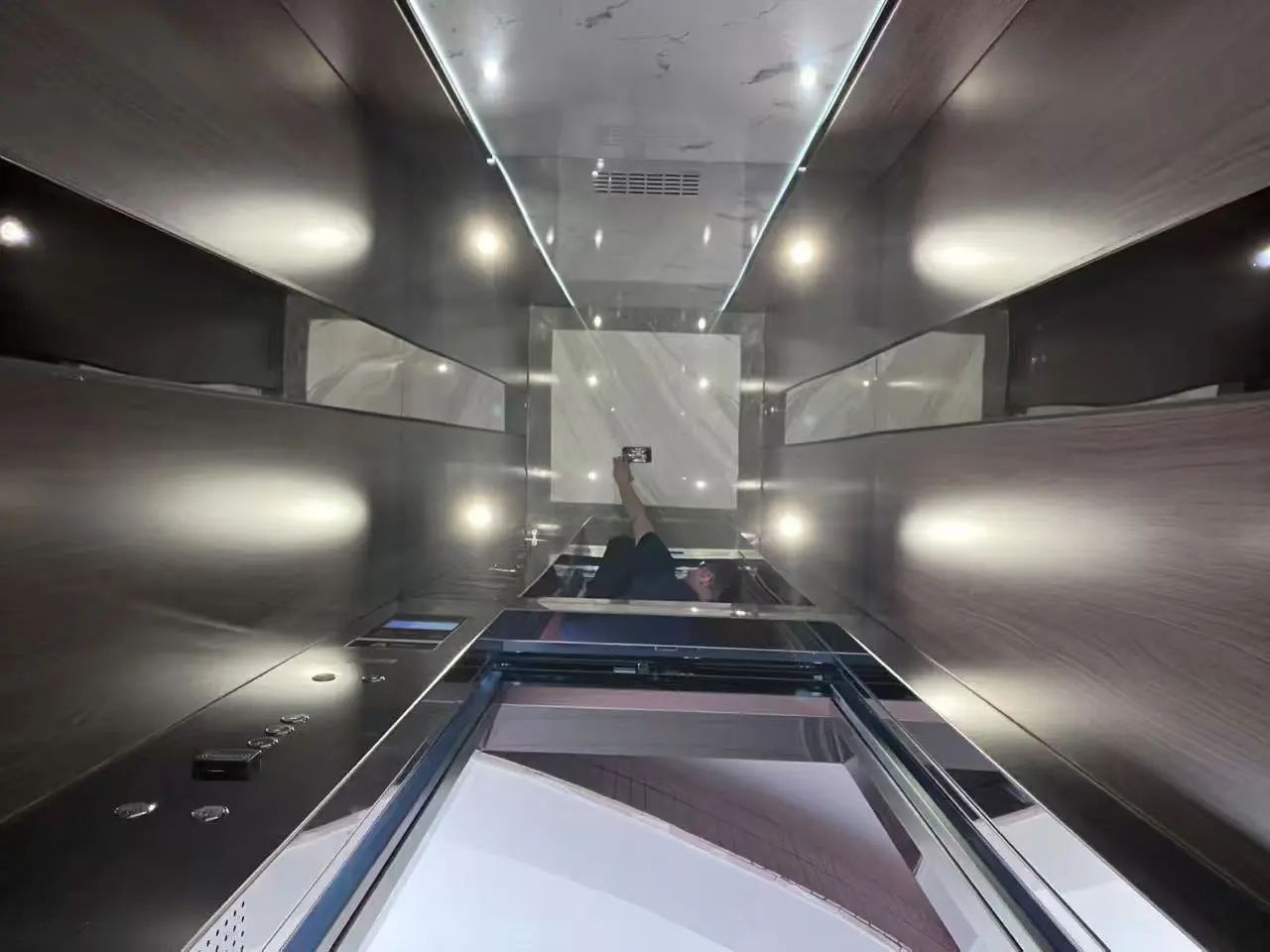 法立奥室外观光电梯项目